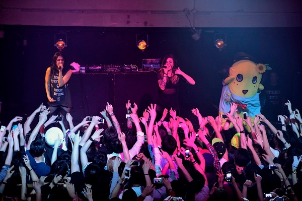 20140325-krewella-03.jpg