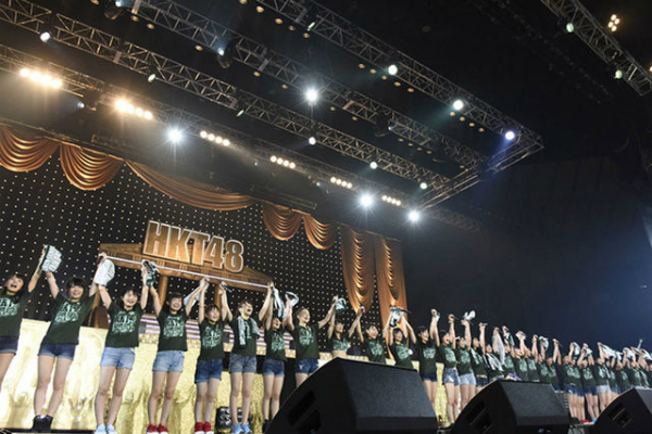 HKT48、指原莉乃が“水着ライブ”披露した全国ツアーファイナル公演が