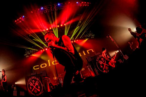 coldrain-01th_.jpg