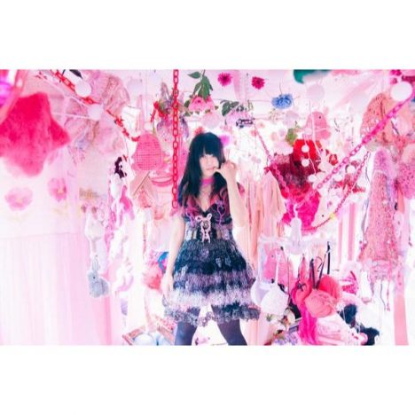 大森靖子、ピンク部屋で暴れる新曲MV公開　『シブカル音楽祭』出演も決定