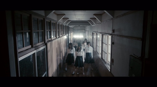 欅坂46、「エキセントリック」MV公開　TAKAHIRO×池田一真による斬新な振付＆映像にの画像1-5