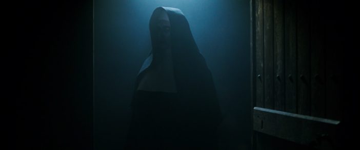 悪魔のシスター“ヴァラク”の姿が　『死霊館のシスター』恐怖の場面写真公開