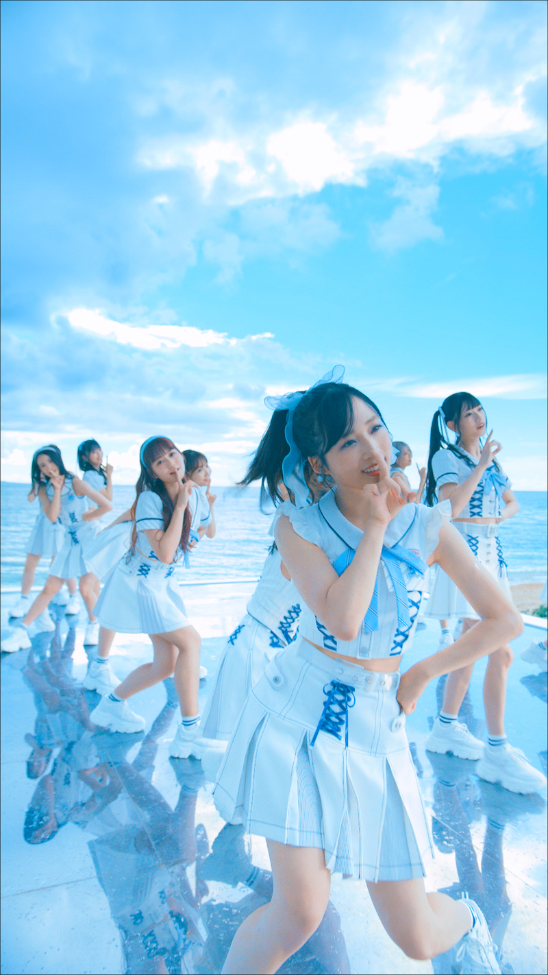 AKB 新曲久しぶりのリップグロスは初の縦型MV メンバーのワンショット満載のSNSライクな映像に Real Soundリアルサウンド