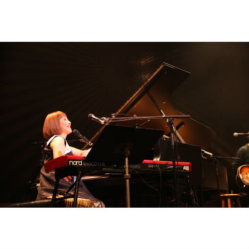 矢野顕子＋TIN PANは「現在進行形のロックバンド」だった 『さとがえるコンサート』レポート - Real Sound｜リアルサウンド