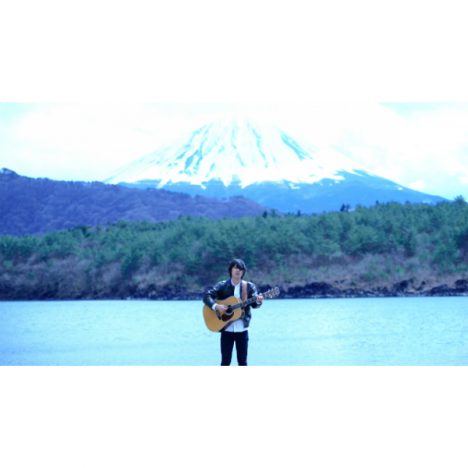 戸渡陽太、世界文化遺産・富士山を背景に歌う「世界は時々美しい」MVを披露