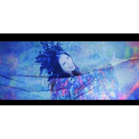 Superfly、新曲MVで初のクレーン歌唱に挑戦　楽曲のイメージ色は「リッチブラック」