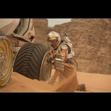 NASAが映画からヒントを得る!?　R・スコット監督らがローバーを語る『オデッセイ』特別映像公開