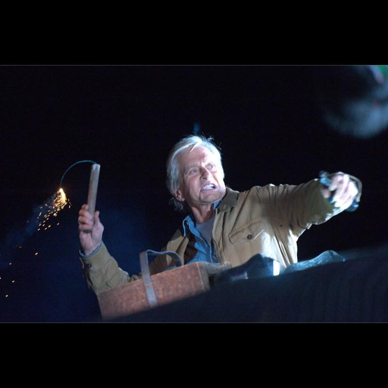 人間狩り を楽しむ 狂気のマイケル ダグラスの姿が スリラー映画 追撃者 予告編公開 Real Sound リアルサウンド 映画部