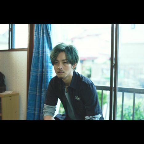 松坂桃李＆菅田将暉主演『キセキ』、グリーンの髪に口ひげを生やした松坂の姿公開