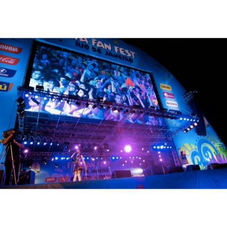 中島美嘉×加藤ミリヤ、ブラジルでW杯公式ソング初披露　10万人の前で大会開催を祝う