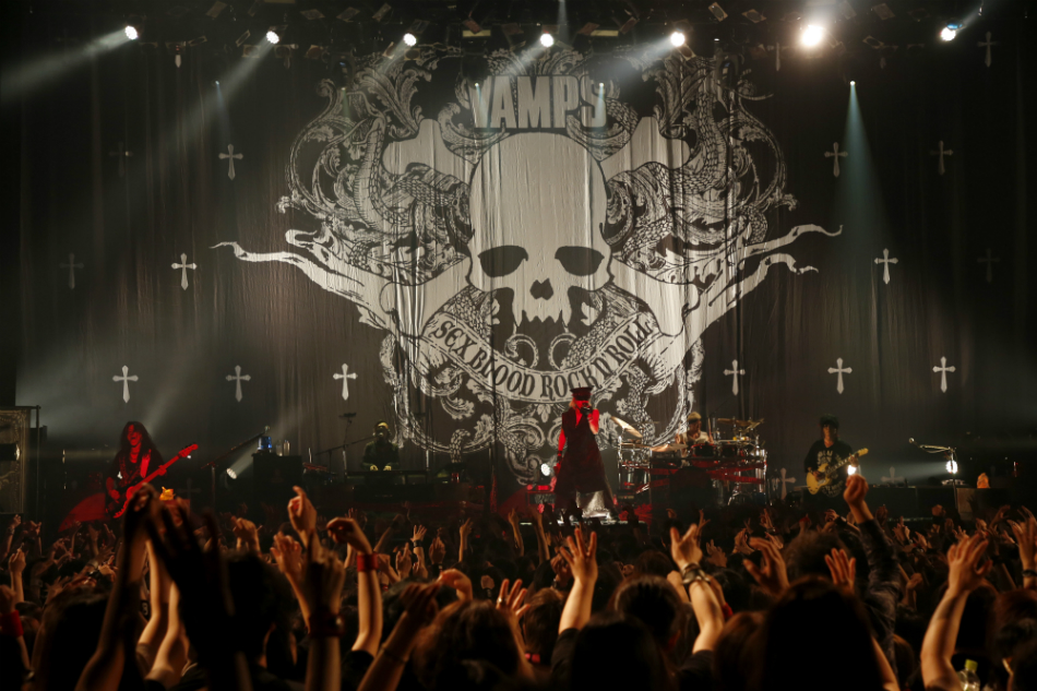 VAMPS、全国7都市22公演ライブハウスツアー終了 大阪公演の映像化も