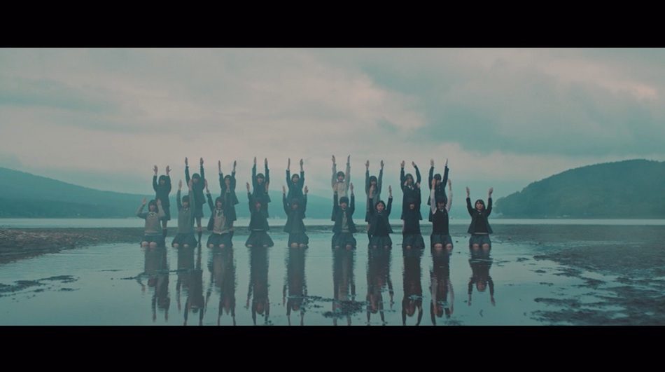 欅坂46 5thシングル 風に吹かれても より 避雷針 Mv公開 メンバーが水の上で踊る Real Sound リアルサウンド