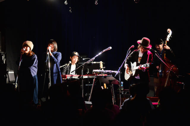 高田漣は、ルーツミュージックを現代の歌へと結ぶ　日本の大衆音楽の豊かさ内包したステージの画像1-1