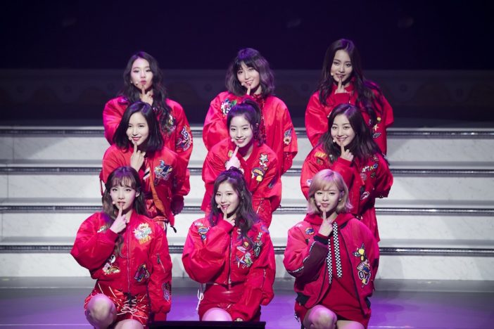 TWICE、初のショーケースツアーで来日