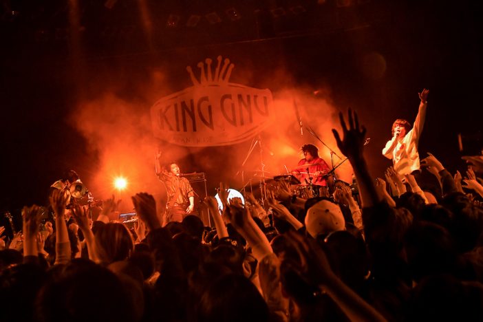 King Gnuが歌うリアルな東京の姿　猛スピードで進化するバンドの“今”を刻んだワンマンライブ