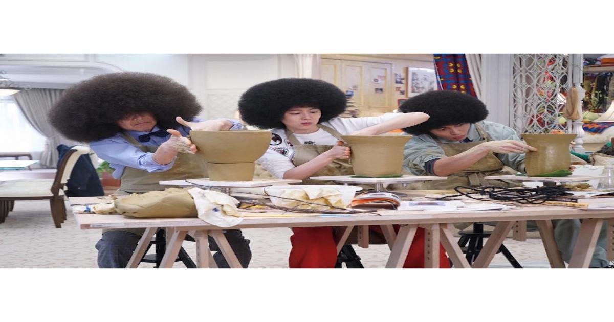 長澤まさみ アフロヘアで縄文土器を作る姿が話題に コンフィデンスマンjp レキシの粋な演出 Real Sound リアルサウンド 映画部