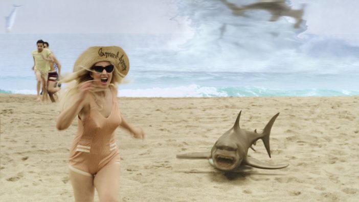サメ映画は考えすぎてはダメ？　B級映画ファンを虜にする『シャークネード ラスト・チェーンソー 4DX』の楽しみ方