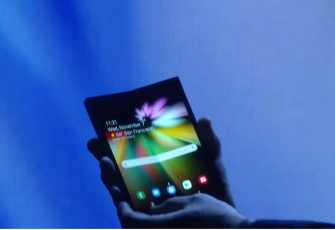 Samsung、折り畳み型スマホ「Galaxy F」を2019年3月に1,770ドル（約20万円）でリリースか？
