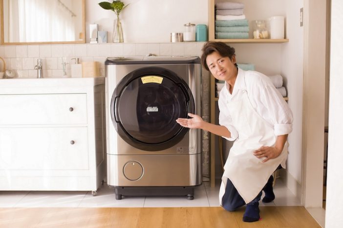 大野智、AI搭載の新型洗濯乾燥機をアピール