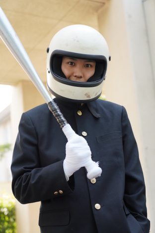 須賀健太、『今日から俺は!!』に“ヘルメット男”役で登場！　金属バットで暴れまくる極悪非道の敵に