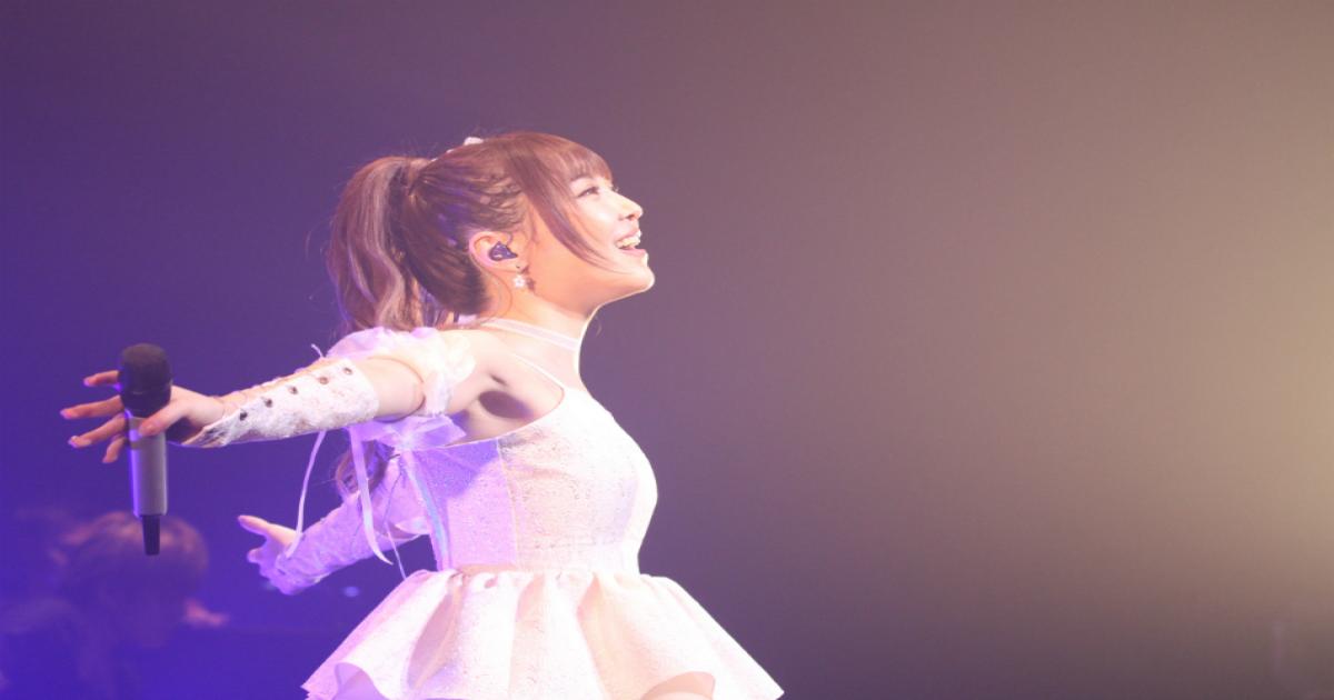 黒崎真音はアニソンを 歌い継ぐ 存在に 自身の経験を集約した赤坂actシアター公演を観て Real Sound リアルサウンド