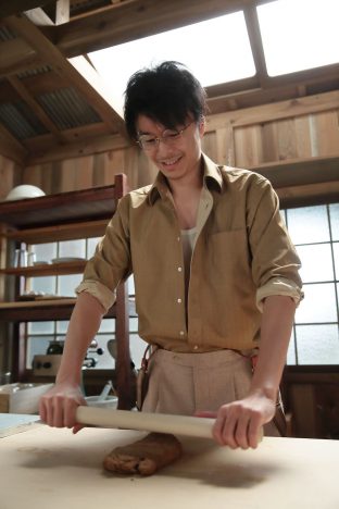 『まんぷく』第102話では、萬平（長谷川博己）が今度は麺作りに苦戦する