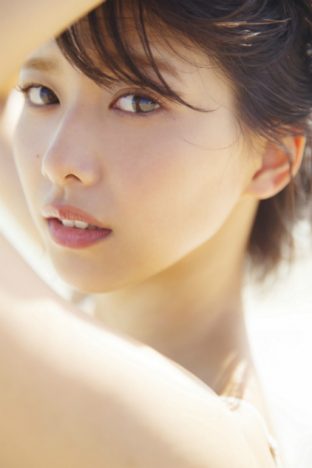 欅坂46渡邉理佐、初写真集を発売