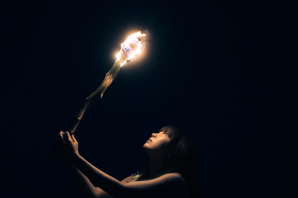 Aimer、新曲「Torches」MV公開　