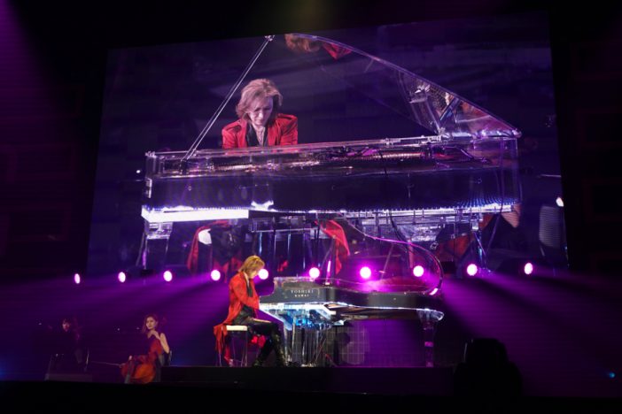 YOSHIKI、スペシャルライブで全9曲披露