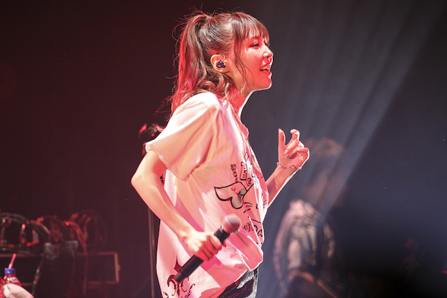 黒崎真音、ライブで確かめた音楽とファンへの愛情　『Beloved One』ツアー東京公演を振り返るの画像1-1