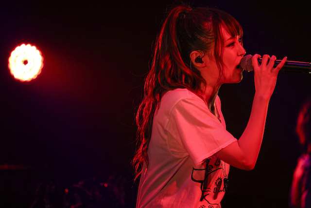 黒崎真音、ライブで確かめた音楽とファンへの愛情　『Beloved One』ツアー東京公演を振り返るの画像1-2