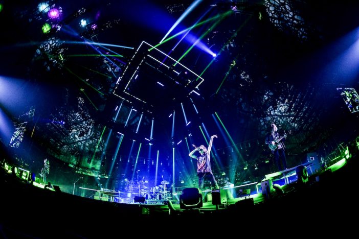 ONE OK ROCK、親密な空気感とアグレッシブなパフォーマンス　『Eye of the Storm』ツアー最終公演を徹底レポート