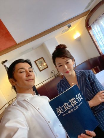 『美食探偵』原作者・東村アキコが現場訪問　武田真治との自撮り写真も公開