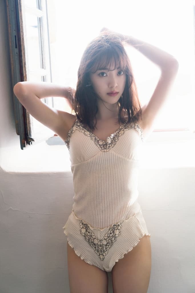 堀未央奈、2nd写真集　裏表紙画像が公開の画像