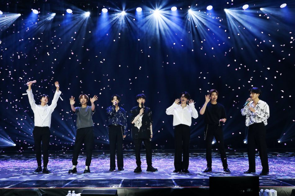 Bts Bang Bang Con The Live から伝わるarmyへのメッセージ グループのおもてなしと前向きさ感じる公演に Real Sound リアルサウンド