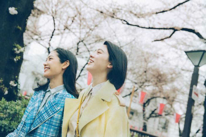 三吉彩花と阿部純子がルームシェアをする親友同士に　『Daughters』場面写真公開