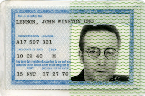 ジョンが苦労して獲得したグリーンカード（@Yoko Ono）の画像