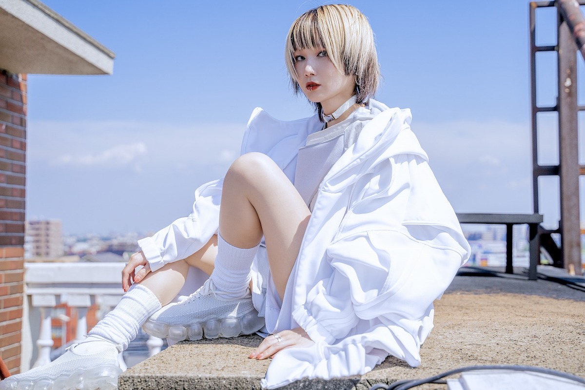 Reol、新曲「Q?」＆初の映像作品リリース