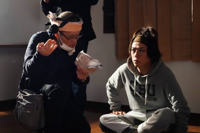 亀梨和也×奈緒×瀬戸康史の緊張の表情が　『事故物件 恐い間取り』メイキング写真公開