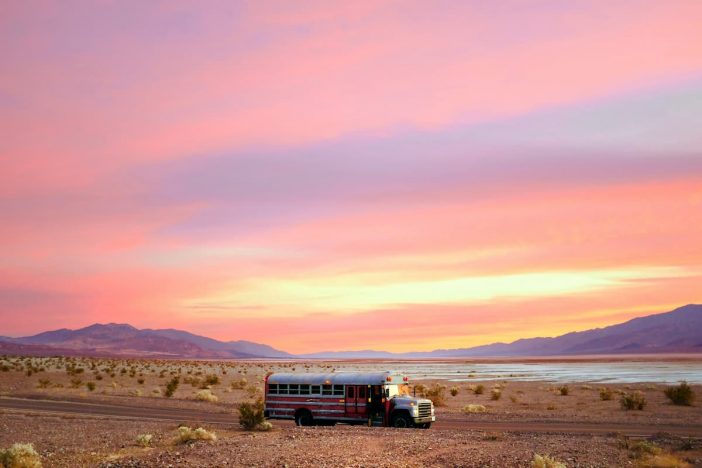 VAN LIFE ユア ホーム オン ザ ロード