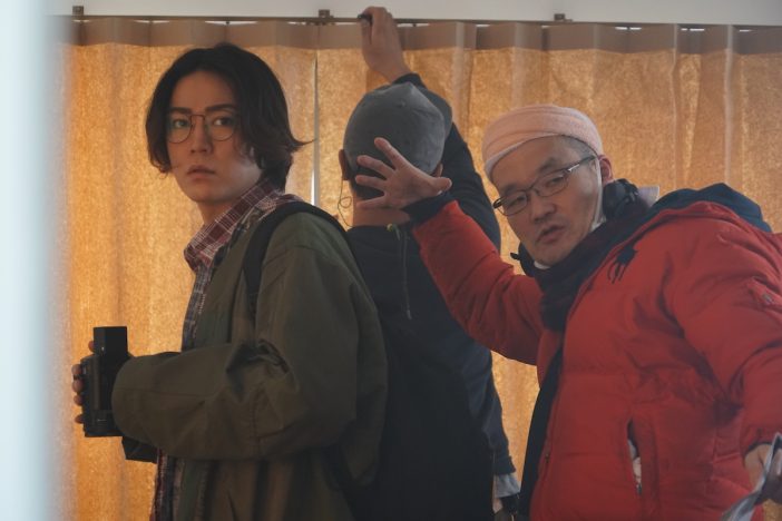 亀梨和也と中田秀夫監督が細かく議論を重ねる姿も　『事故物件 恐い間取り』メイキング映像公開