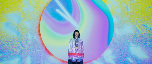 三阪咲、EP『After Rain』より「StaRting PoiNt」MV公開　“時計の針”モチーフにしたダンス披露