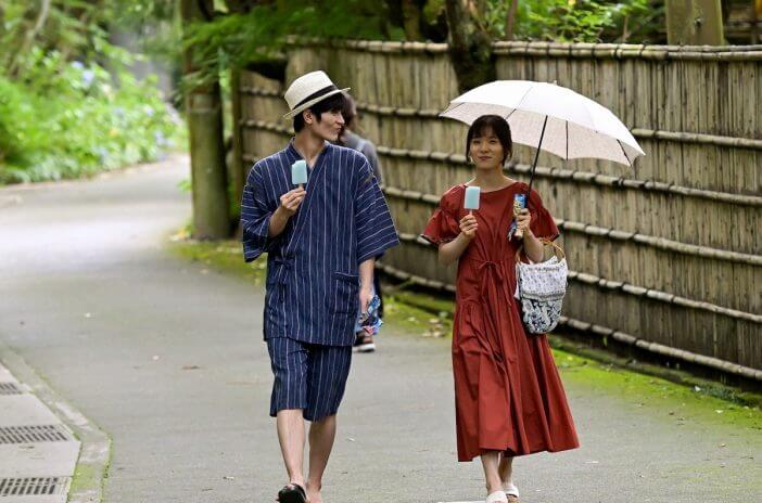松岡茉優と三浦春馬さんの“良き”キスシーン　コミカルに現実を映し出す『カネ恋』の潔さ