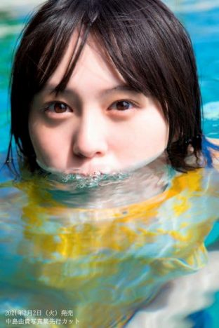 声優 中島由貴 快晴の沖縄でプールを堪能 最新写真集の先行カットを公開 ぴあエンタメ情報