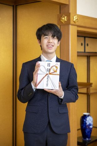 藤井聡太二冠、「Number MVP賞」受賞　棋士として初めての栄光