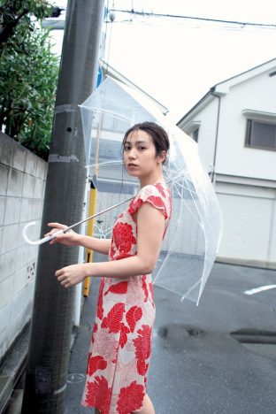 佐藤あいり、無防備で自然体な素顔を披露　『旬撮GIRL』誌面カット公開