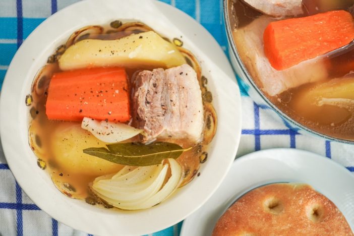 トマトの酸辣湯、塊肉のシンプルポトフ……料理家365人によるとっておきの“スープレシピ”に挑戦！