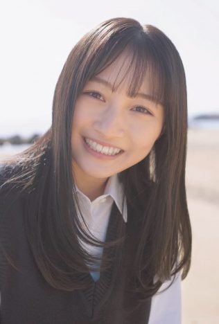 日向坂46 小坂菜緒＆櫻坂46 山﨑天、制服姿で『B.L.T.graduation2021