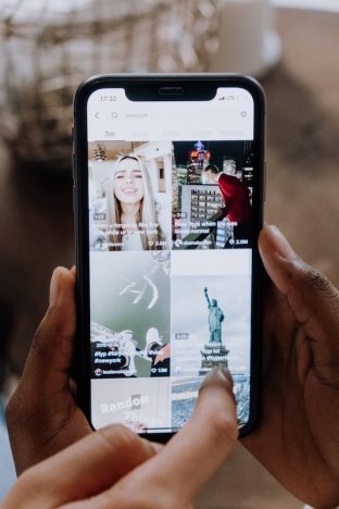 Instagram ReelsとTikTokの差って？　縦型動画を使い分ける若者のコミュニケーション術を分析