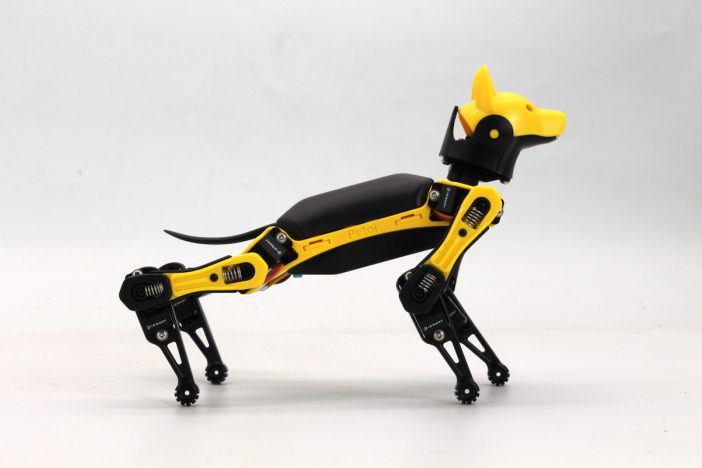 四足歩行の犬型ロボットが自作できる！　プログラミング教育にも役立つ『Petoi Bittle』